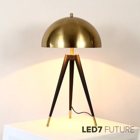 Matthew Fairbank Design – Tripod Lamp Table